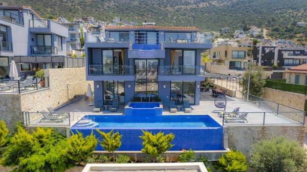 Villa Waterfall - 1